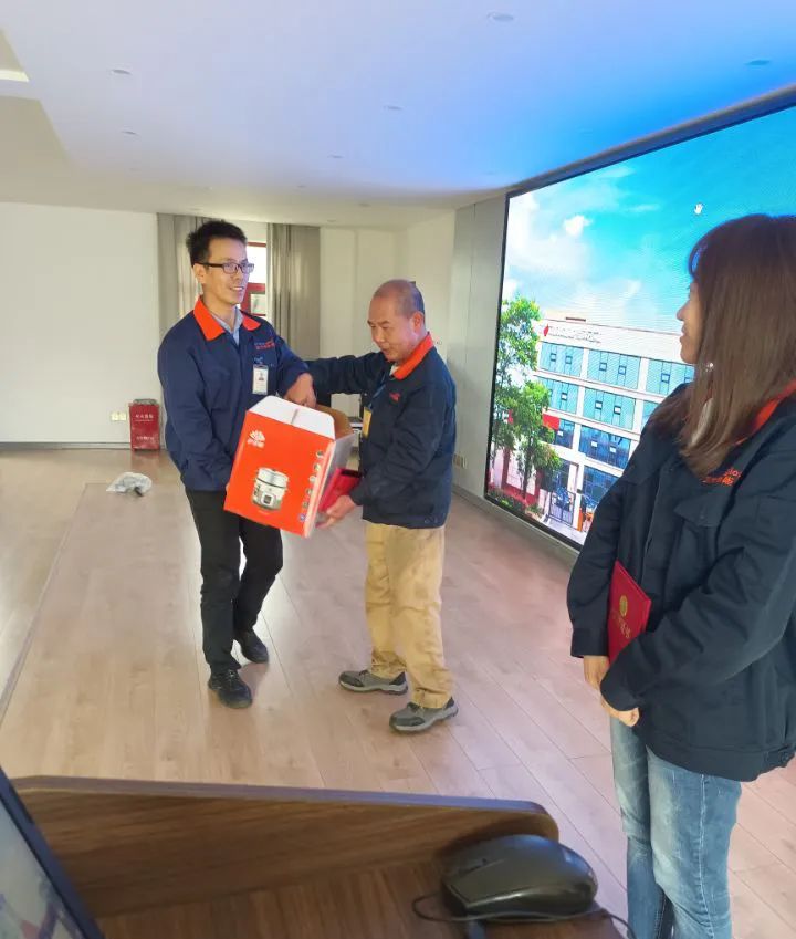 十月员工大会┃强化岗位职业素养，，，，提升员工品牌意识-乐盈welcome