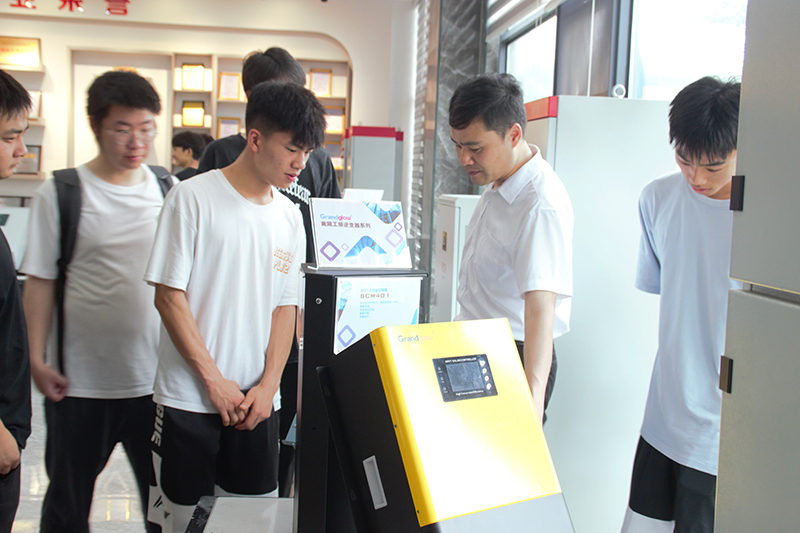 企校联合┃热烈接待湖北理工学院师生来访旅行-乐盈welcome